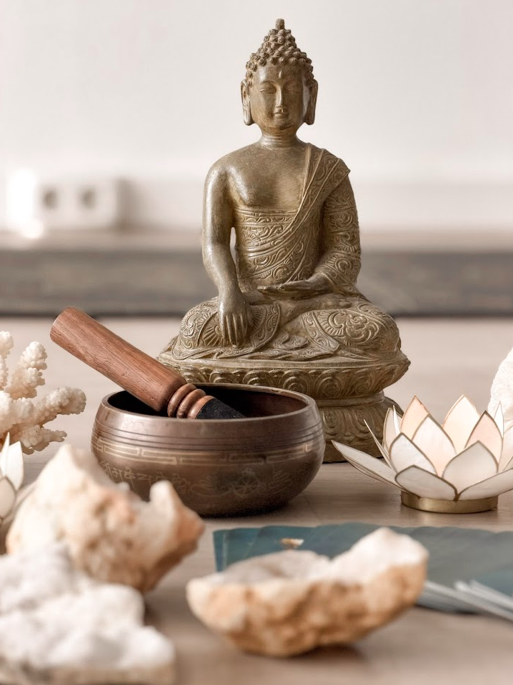 Meditation statue and singing bowl for events and workshops