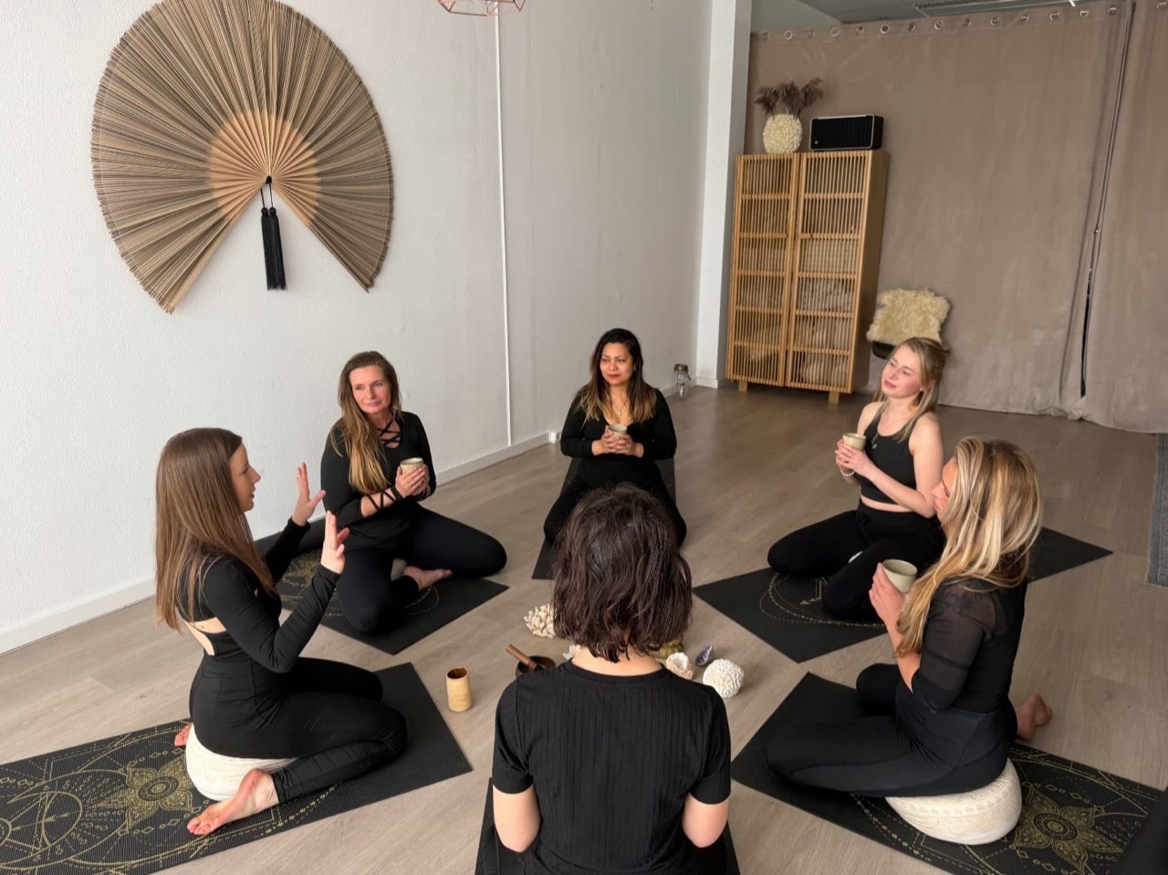 Yogaville Almere class circle